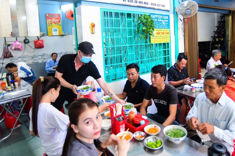 Bán Phở, Nước Suối Có Phải Xuất Hóa Đơn? Quy Định Mới 2025-2026